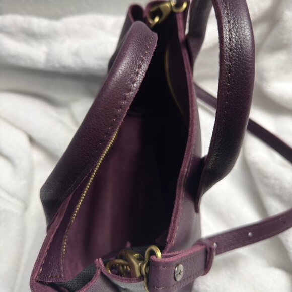 Portland Leather Large Premium Raindrop with zipper in plum. - Picture 5 of 10